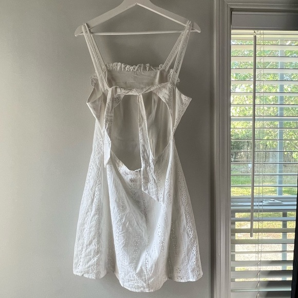 Finders keepers white eyelet lace open back mini dress women’s small - Picture 5 of 13